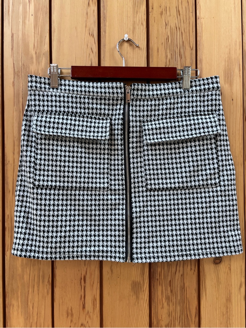 Forever 21 Black & White Houndstooth Zip-Front Mini Skirt
